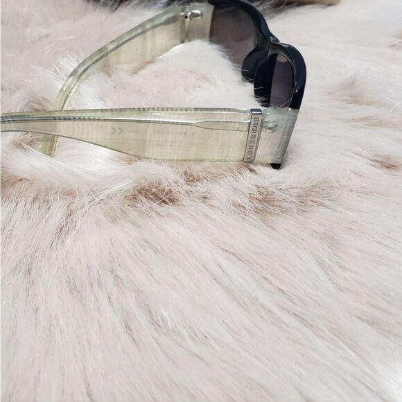 Authentic Burberry women's sunglass - Picture 3 of 7